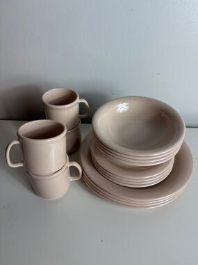 Vtg Tupperware Dinnerware Melamine 16-Piece Set Dusty Rose USA Plates Mugs Bowls